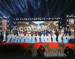 习惯铸就梦想,青春闪耀未来——我校成功举行“三个习惯”养成教育成果展示暨2026年元旦晚会