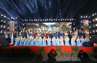 习惯铸就梦想，青春闪耀未来——我校成功举行“三个习惯”养成教育成果展示暨2026年元旦晚会