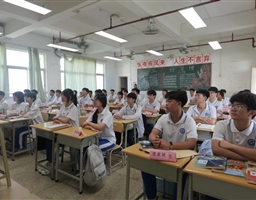 观阅兵盛典，铸青春担当——我校师生集体观看纪念抗日战争暨世界反法西斯战争胜利80周年大会直播